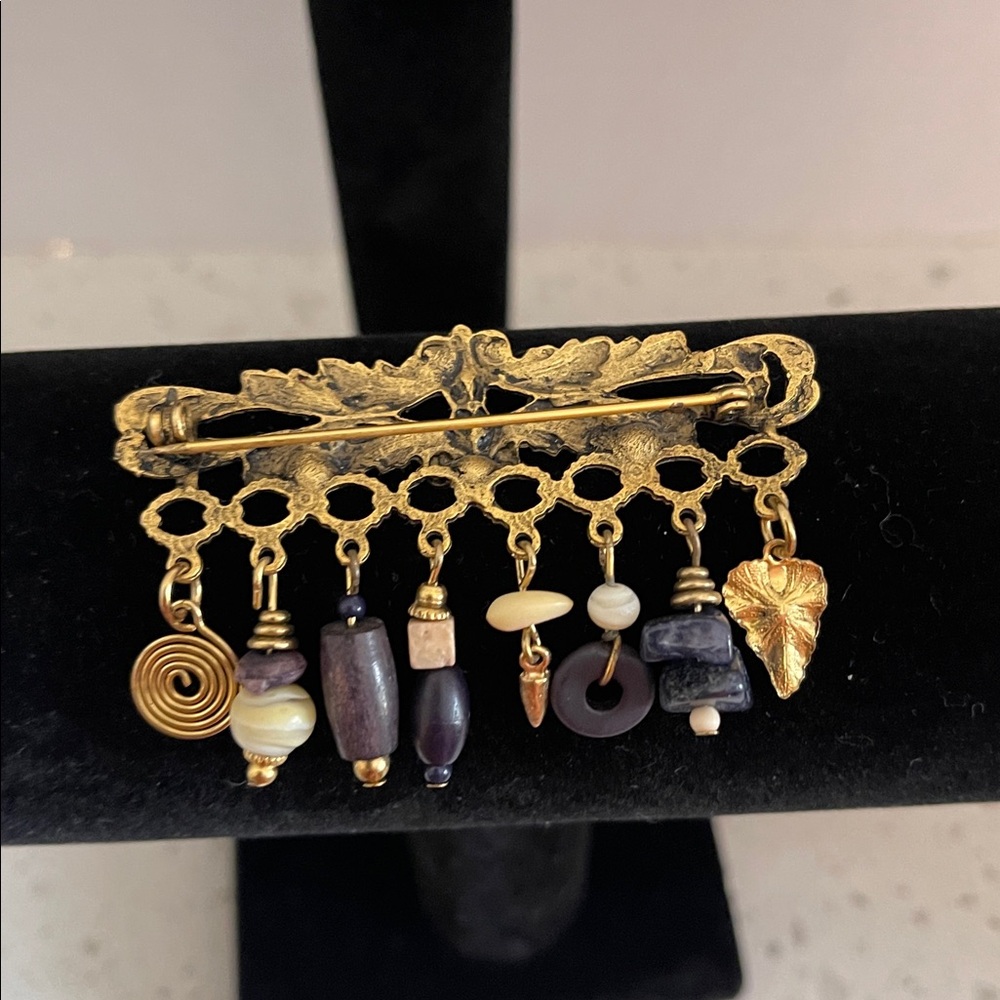 Highly detailed Vintage Gold and Purple Beaded Brooch - Picture 2 of 2
